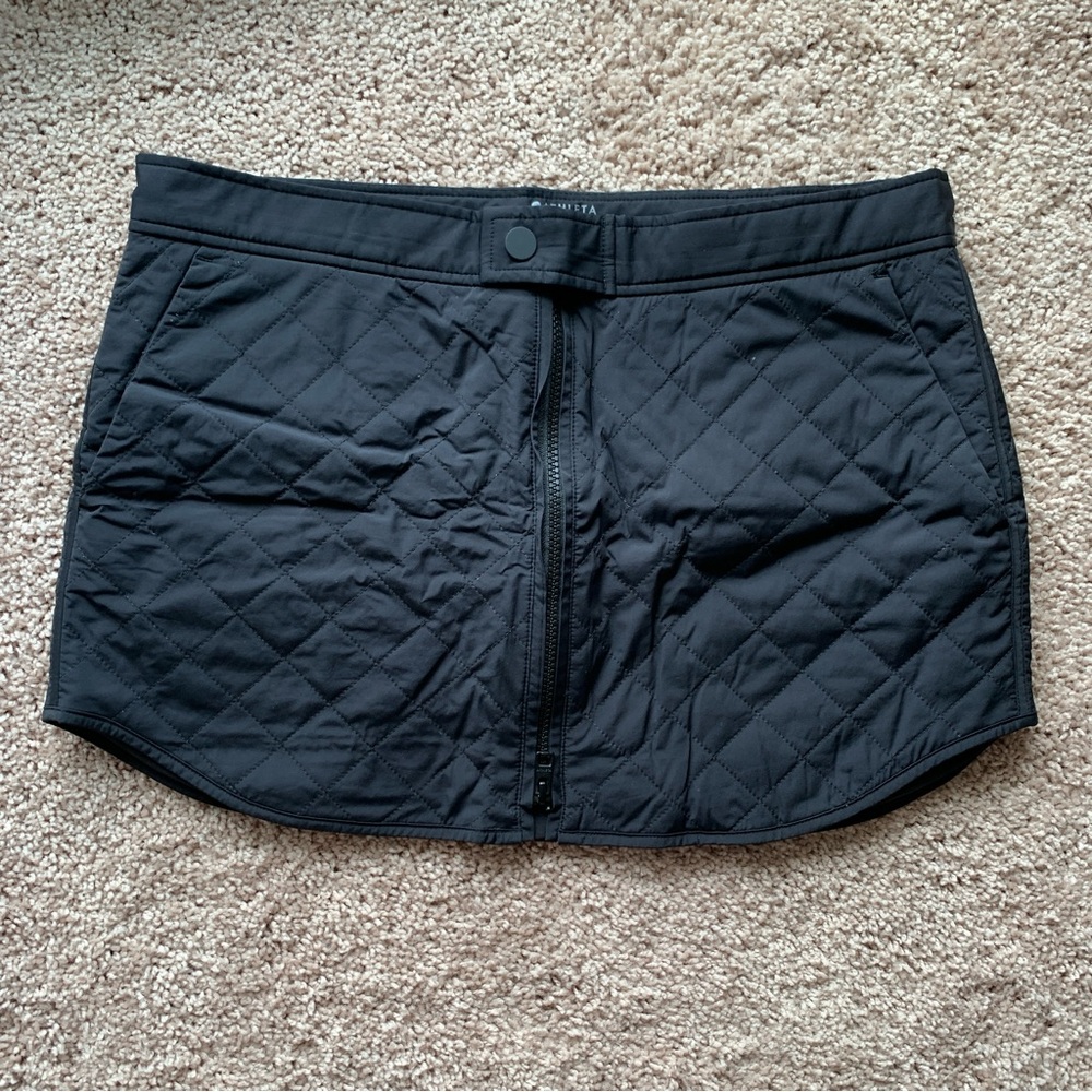 Athleta Toasty Buns Insulated Skirt Size 12 Black Quilted Zipper Pockets 511138